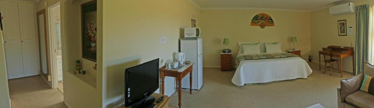 Vineyards Country Home Guest Room Blomtuin Exterior photo